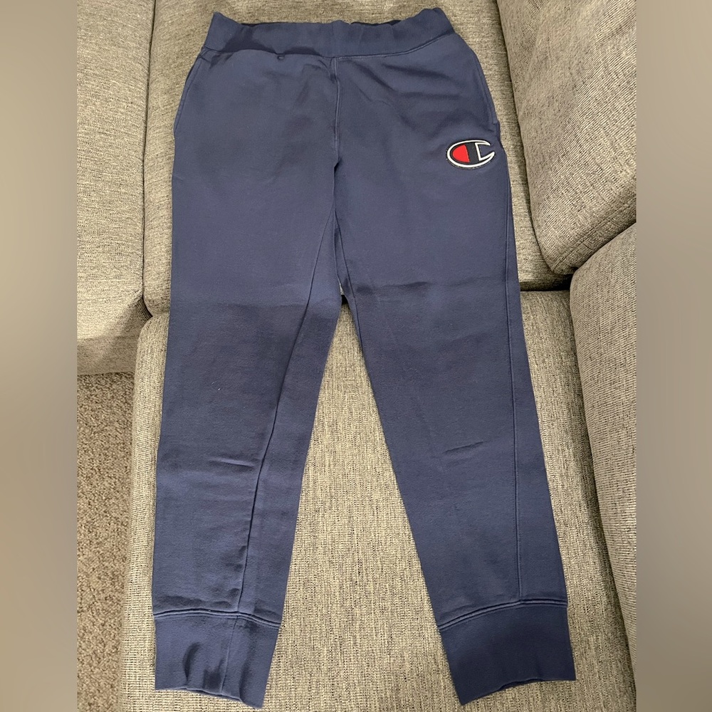 Champion size M thick sweatpants. Brand new perfect condition!! Never worn.